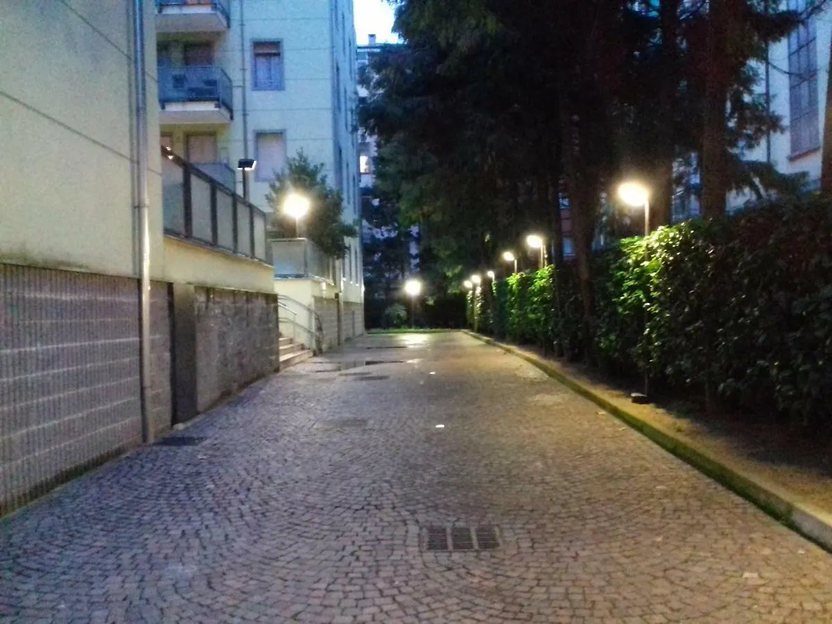 Zara Cosy & Cheap Apt - Easy Parking Apartamento Milão